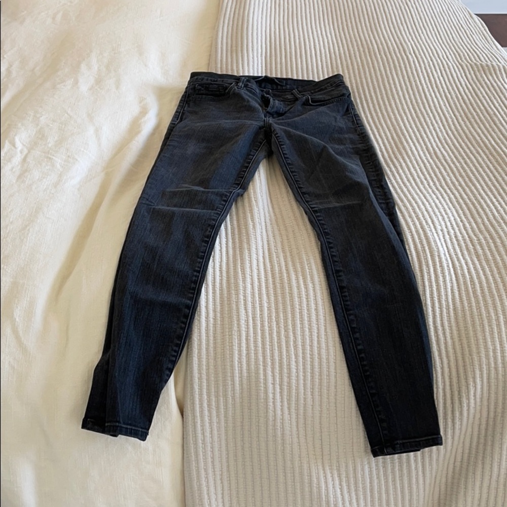 J brand Capri mid rise in color vanity size 24!